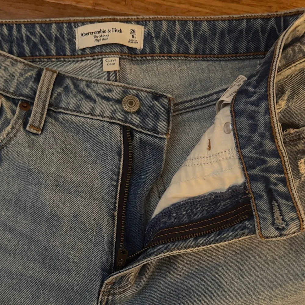 Distressed Blue Jeans - Picture 3 of 4